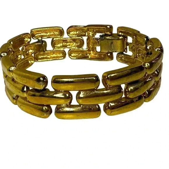 Jewelry - Gold colored bracelet women’s jewelry